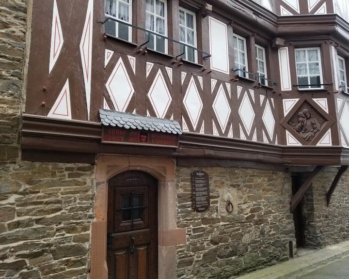 Zur Burg Eltz